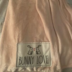 🌷NWT Rae Dunn Bunny Love Blanket🌷